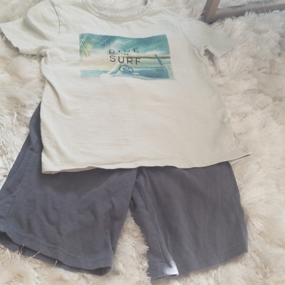 Tee shirt and shorts set
